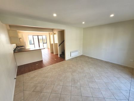 PRIME INNER-CITY LIVING! - Photo 5