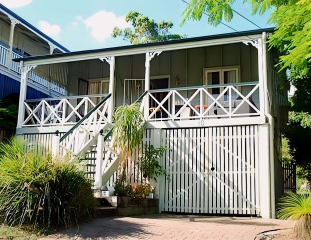 6 Bed 3 Bath - Photo 1