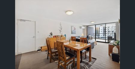 STUNNING FULLY FURNISHED 3X2X1 APARTMENT IN PRIME LOCATION! - Photo 4