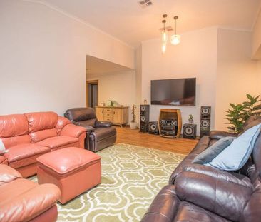 LARGE FAMILY HOME - Photo 1
