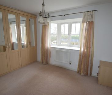 3 bedroom Town House - Epsom Close, Stevenage - Photo 5