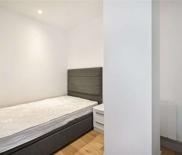 A Spacious, bright, open plan Studio flat with separate bedroom are... - Photo 2
