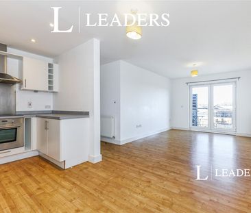 2 bedroom apartment to rent Lindsay Court, Govett Avenue, Shepperto... - Photo 2