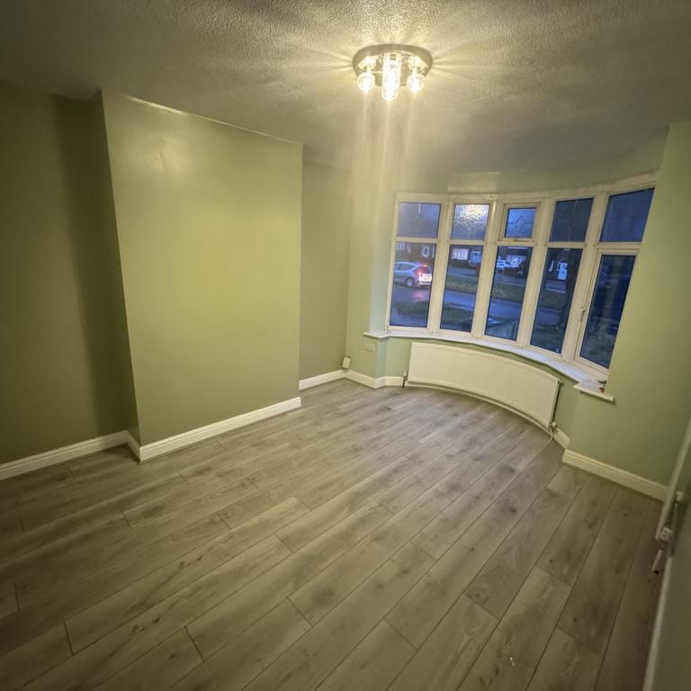 3 bedroom end of terrace house to rent - Photo 1