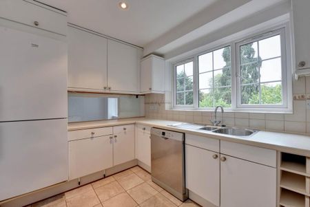 4 bedroom end of terrace house to rent - Photo 3
