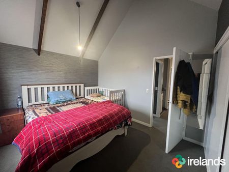 A Stroll to Cafes & Shops - Photo 3