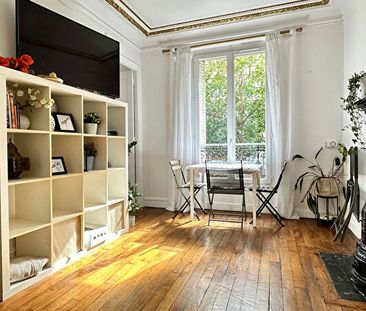 A LOUER BEAU 2P 40M2 MEUBLE BEL ANCIEN PARQUET MOULURES GONCOURT CANAL ST MARTIN PARIS 10E - Photo 1