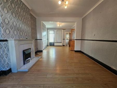 8 Ballygomartin Road, Belfast, BT13 3LD - Photo 2