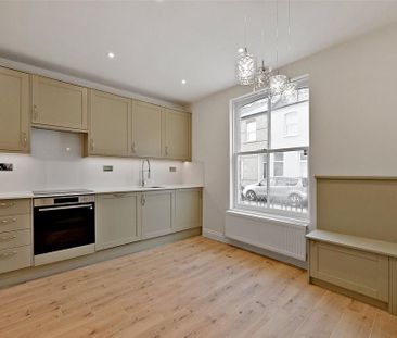 4 bedroom end of terrace house to rent - Photo 1