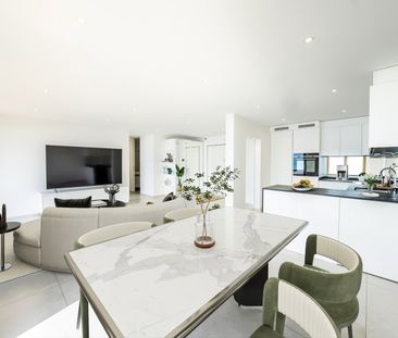 3.5 pièces rénové de 86m2, vue lac panoramique et balcon 25 m - Photo 1