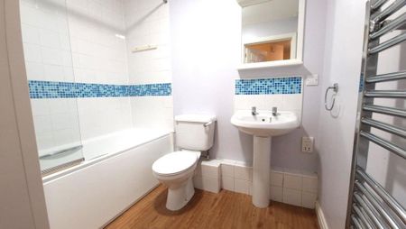 2 bedroom flat to rent - Photo 2