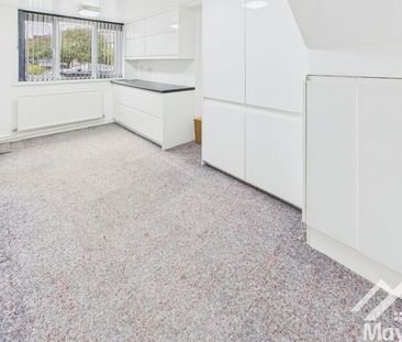 Royal Oak Avenue, Blackburn. Lancs. BB1 8QD - Photo 6