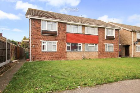 2 bedroom Maisonette to let - Photo 2