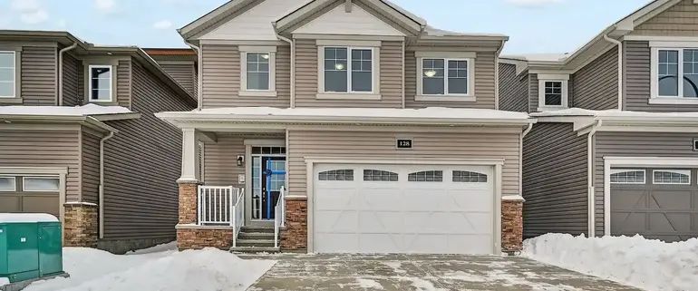 Executive home with 3 Bed 3 Bath, double garage on a quiet street | Carringford Rd NW, Calgary - Photo 1