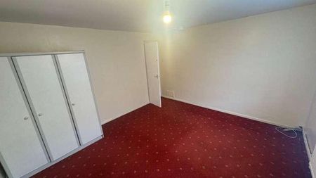 Harlech Gardens, Hounslow, TW5 - Photo 3