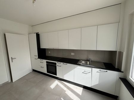 Appartement de 3 pièces entièrement rénové avec balcon - Foto 3