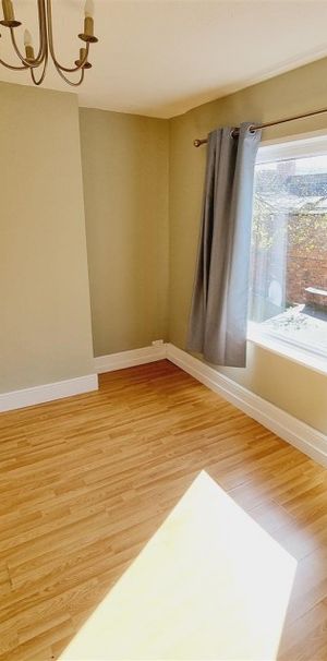 1 Bedroom Flat to Rent in Flat 3, High Street, Rushden, Northants, NN10 - Photo 1