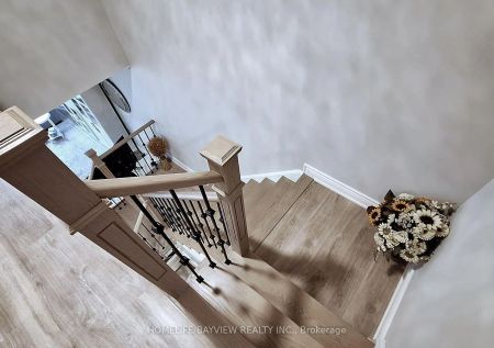 Condo Townhouse For Lease | N9255432 - Photo 3