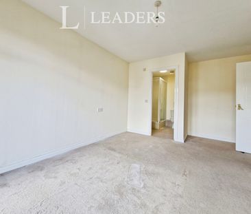 2 bedroom flat to rent Priddys Hard - Photo 6