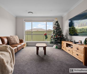 Modern Family Living with Space, Style & Comfort - Photo 1