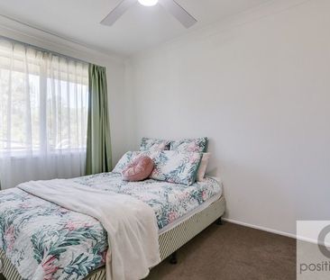 Spacious family home with ideal home office or 4th bedroom. - Photo 1