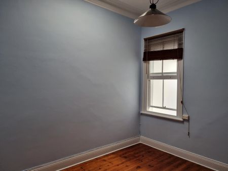 Charming Two-Bedroom Terrace House in the Heart of Clifton Hill! - Photo 3