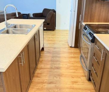 5 1/2 MEUBLÉ Air climatisé, Lave-vaisselle, micro-onde, aspirateur,... - Photo 1