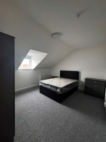 3 Bedroom Houseshare Central Gloucester Room 1 - Photo 5