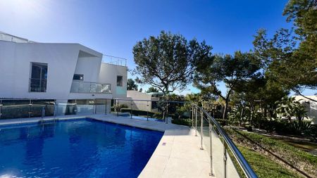 Semi Detached Villa for rent in Marbella Golden Mile - Photo 2