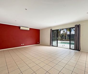 Luxury Family Home with Pool, Space & Prime Location - Photo 5
