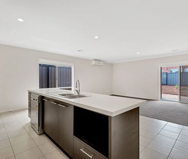 Warmth, Comfort & Space in This Inviting Home - Photo 6