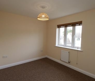 4 bedroom semi-detached house to rent - Photo 3