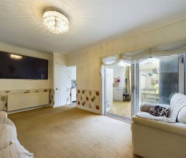 3 bedroom semi-detached house to rent - Photo 3
