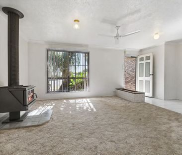 Family-Friendly Living on a Large Block - Photo 3