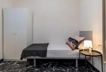 Calle Periodista Azzati, Valencia, Valencian Community 46002