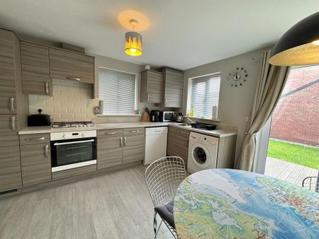 3 bedroom semi-detached house to rent - Photo 5