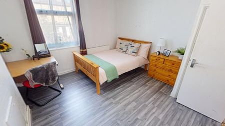 4 bedroom terraced house to rent - Photo 4