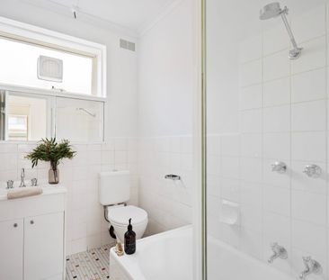 Light-Filled Apartment in Prime Position - Photo 5