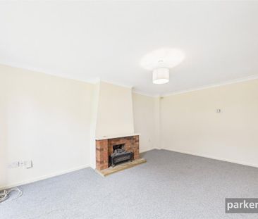 4 bedroom detached house to rent - Photo 2