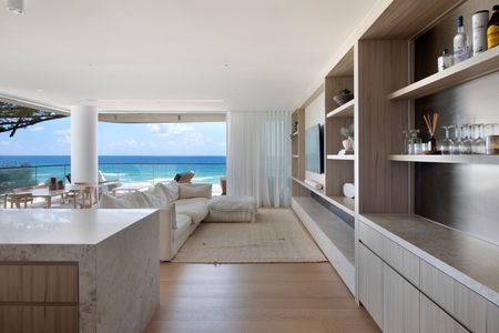 Luxurious Furnished Beachfront Apartment - Photo 4