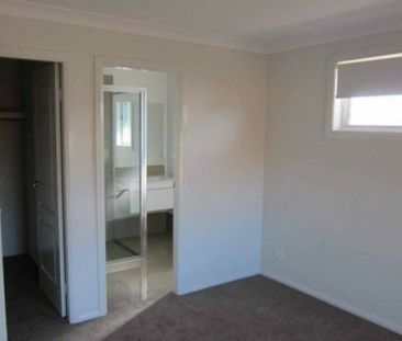 Modern 3-Bedroom Home with Double Garage & Spacious Living - Photo 3