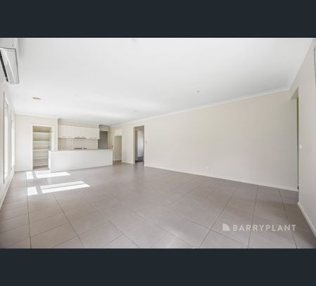 52 Gallant Way, Winter Valley, Vic 3358 - Photo 3