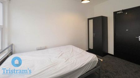 References Pending - 6 bed End Terraced House - Photo 4