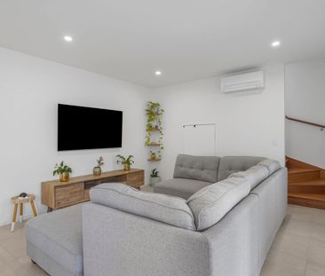 Contemporary Townhouse in a Convenient Carina Heights Location - Photo 2
