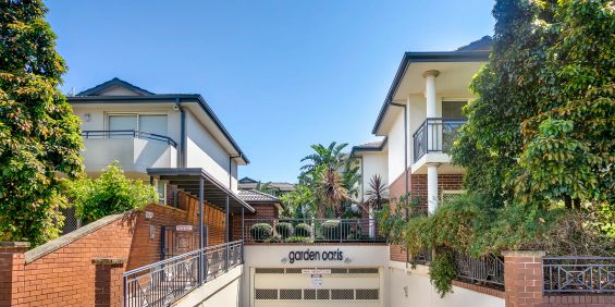 Centrally located Chic Townhouse - Photo 3