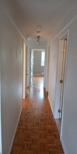 Logement à louer, proximité services, cour privée - Photo 4