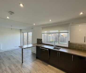 Pine Close - Photo 3