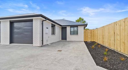 Modern Two Bedroom Unit with Ensuite - Photo 3