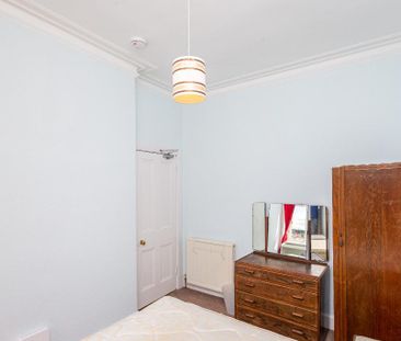 3 bedroom flat to rent - Photo 6