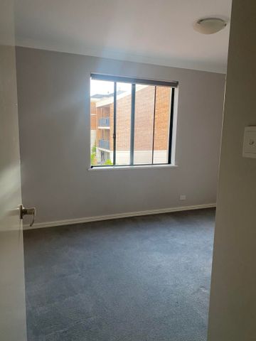 East Perth - Photo 4